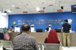 Kegiatan Warga dalam Mengurus SIM Corner Depok