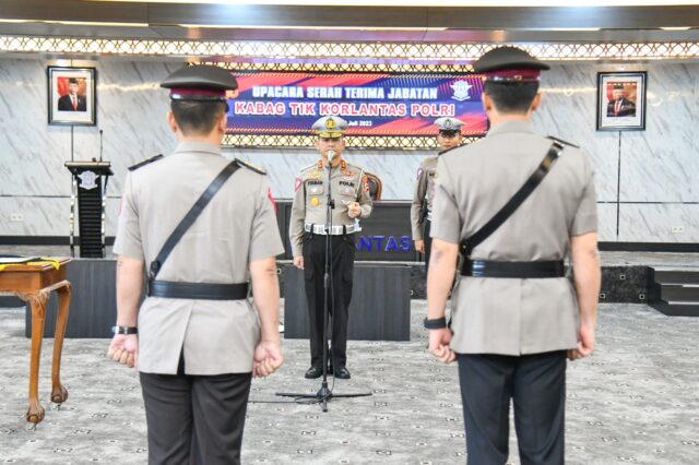 Kepala Korps Lalu Lintas Polri, Irjen Pol Firman Shantyabudi Memimpin Sertijab Kabag TIK