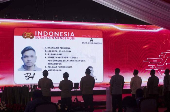 Peluncuran aplikasi mobile informasi SIM