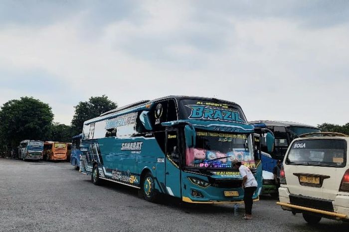 Terminal kalideres penumpang sepi republika jakbar menjelang idul adha terlihat