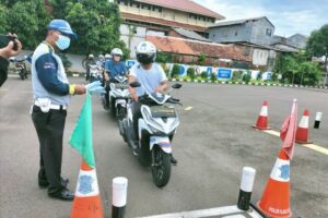 SIM Keliling Area Parkir Giant Tapaktuan